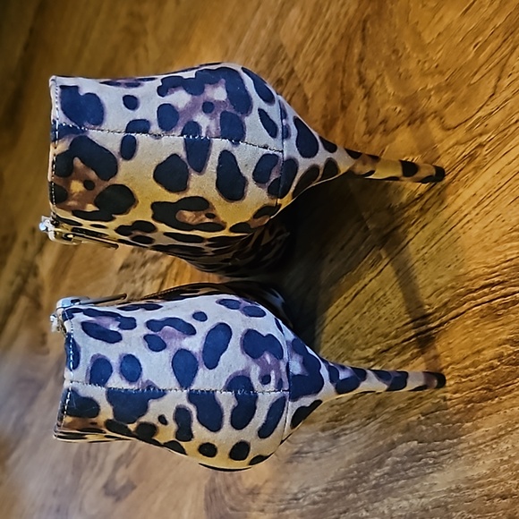 Journee Collection | Size 7 | Demmi Ankle Bootie - Picture 4 of 14